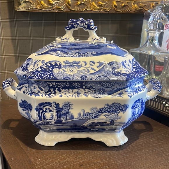Spode Blue is Italian Tureen - Picture 1 of 5